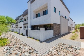 Building Photo - 1318 S 105th Pl