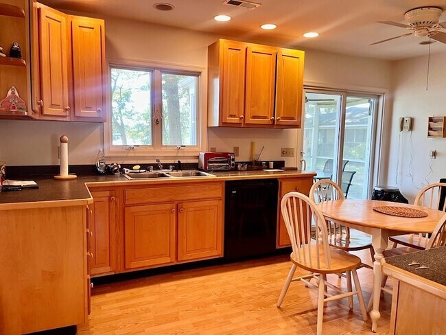 Foto del edificio - 13513 Deerfield Trail