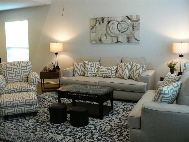 Building Photo - Coming Soon 4BR/2.5BA w/ Fenced Yard + Assigned Parking in Round Rock, TX
