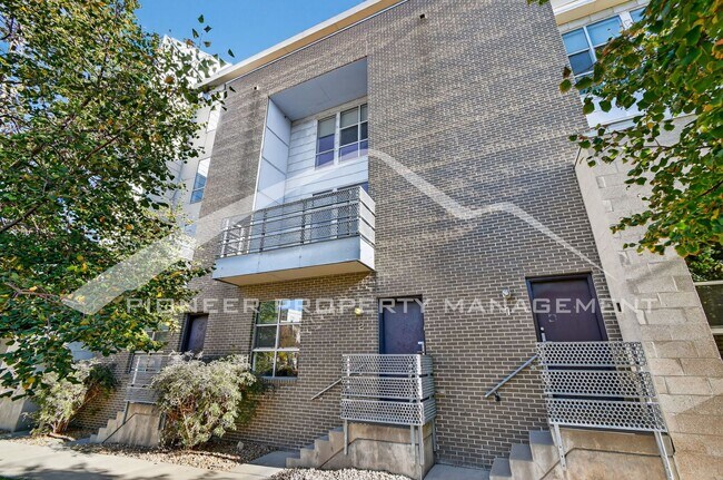 Foto del edificio - Stunning Condo with City Views and 2 Reser...