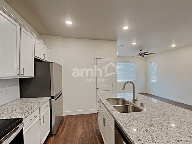 Foto del edificio - 33108 Ten Trails Pkwy SE