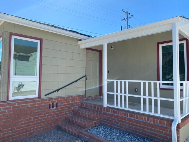 Front Door/Porch - 232 Hazelwood Dr