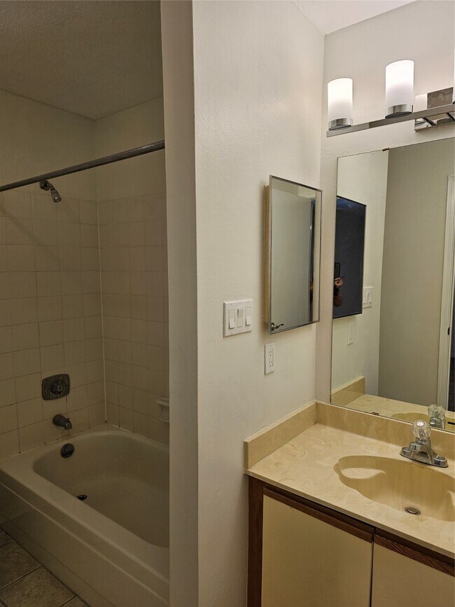 Foto del edificio - 9850 Pagewood Ln