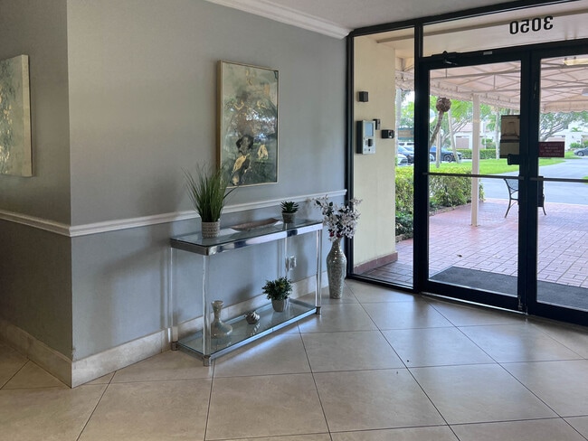 Foto del edificio - 3150 N Palm Aire Dr