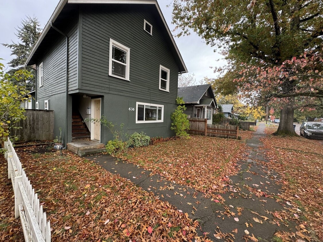 2 Bedroom Triplex Unit in Springfield - 2 Bedroom Triplex Unit in Springfield