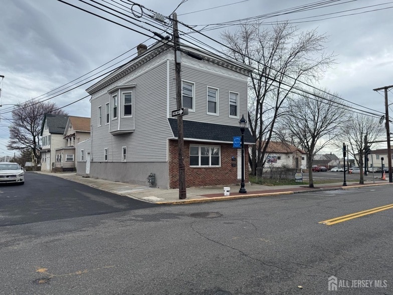 Photo - 556 Roosevelt Avenue Unit 1