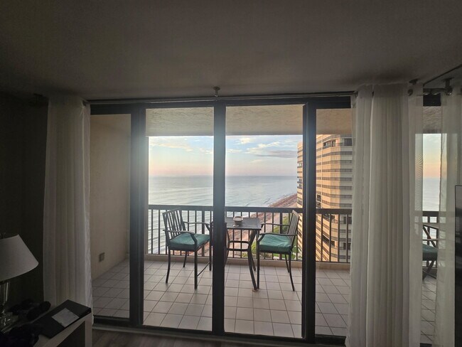 Foto del edificio - 9500 S Ocean Dr