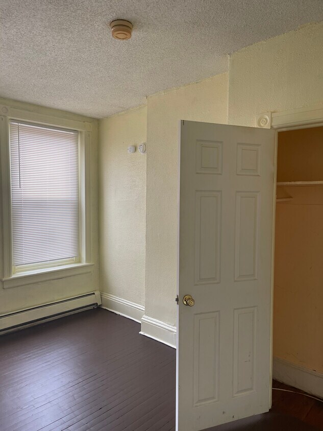 Living room area - 290 Hamilton Ave