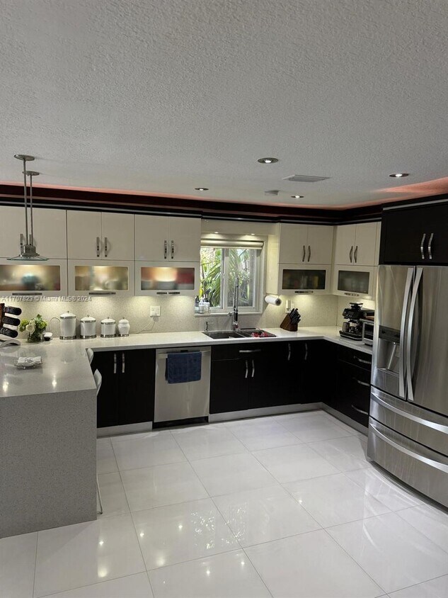 Foto principal - 201 NW 52nd Ave