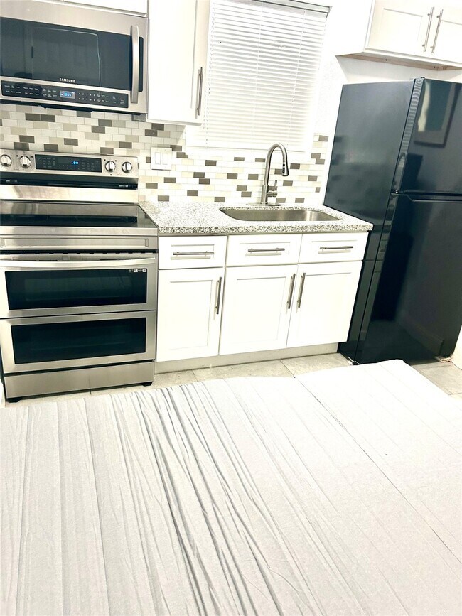 Foto del edificio - 8006 Avenue B