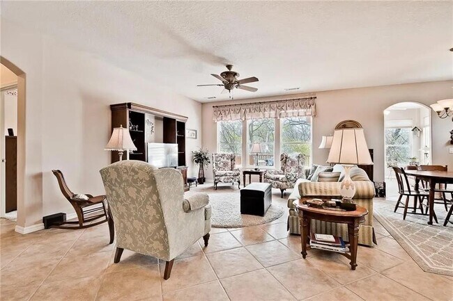 Foto del edificio - 15 Glenbrook Ln