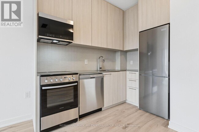 Photo du bâtiment - 7437 Kingston Rd