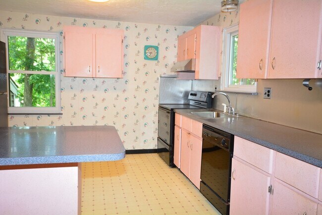 Building Photo - 280 Lakewood Dr