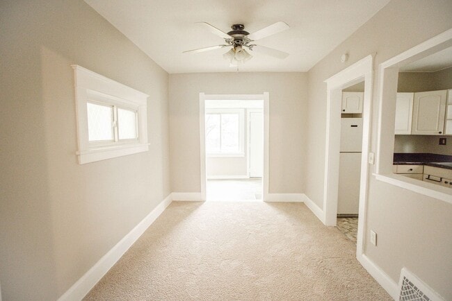 Building Photo - Cute three bedroom home in East Toledo!