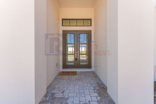 Building Photo - Luxury living in the beautiful Esplanade a...