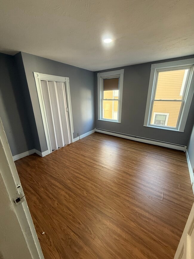 Building Photo - 4 Pearl St