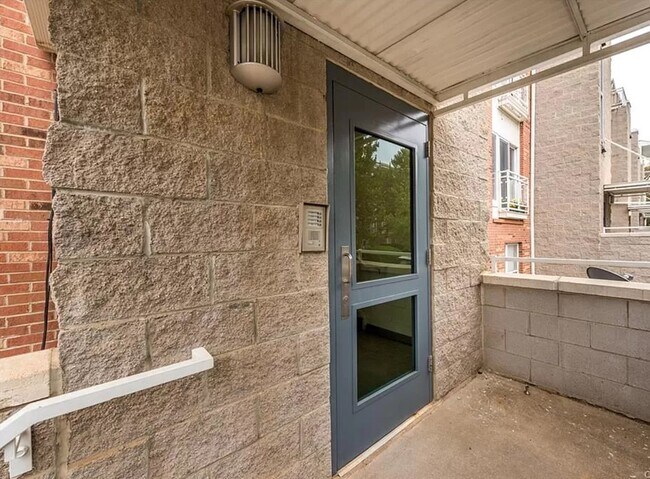 Foto del edificio - 519 Donatello Ave