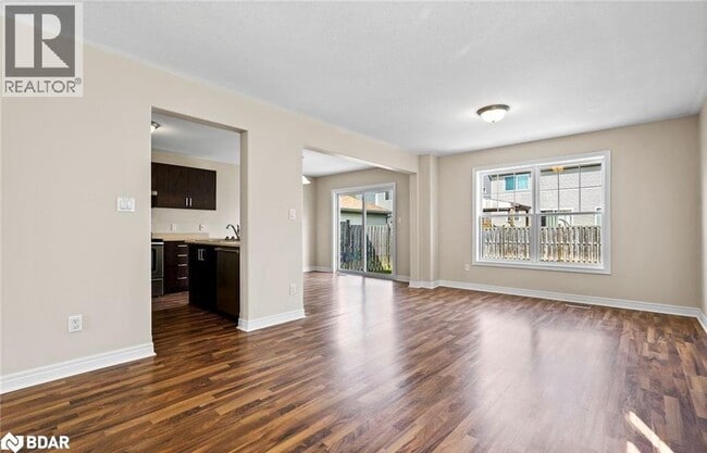 Photo du bâtiment - 8 Chicory Cresent