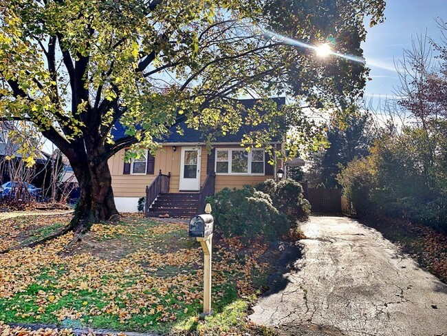 Building Photo - 160 N Riverview Rd