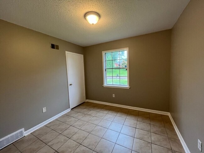 Foto del edificio - Renovated 4 Bedroom 1.5 Bath Home for Rent!