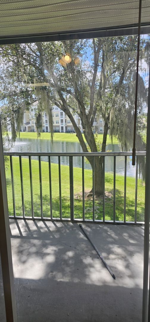 Building Photo - 2 bedroom 1 bath condo Near the Loop