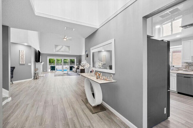 Building Photo - 10330 Buena Ventura Dr