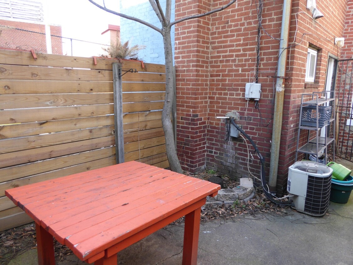 Primary Photo - 408 Franklin St NW