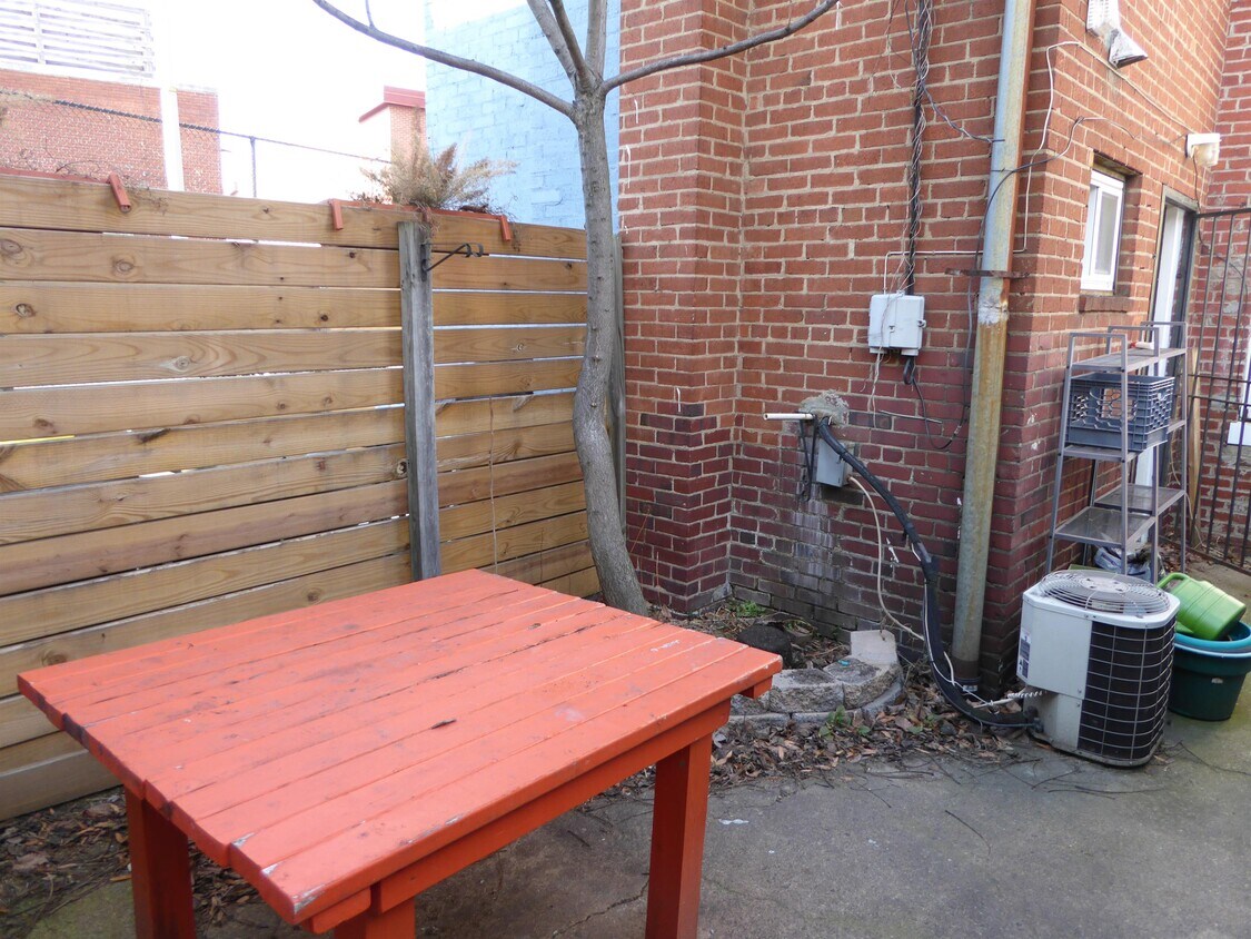 Photo - 408 Franklin St NW (Washington, DC)