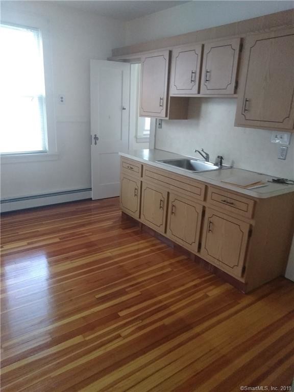 Building Photo - 458 Anson St