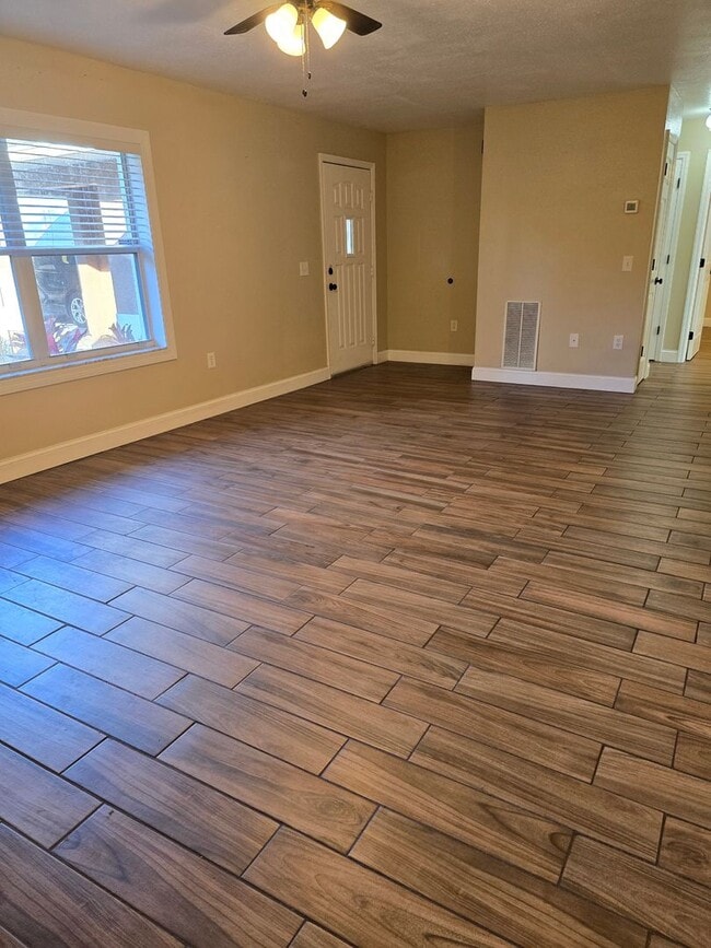 Foto del edificio - Gorgeous 3/2/1 on Large Property