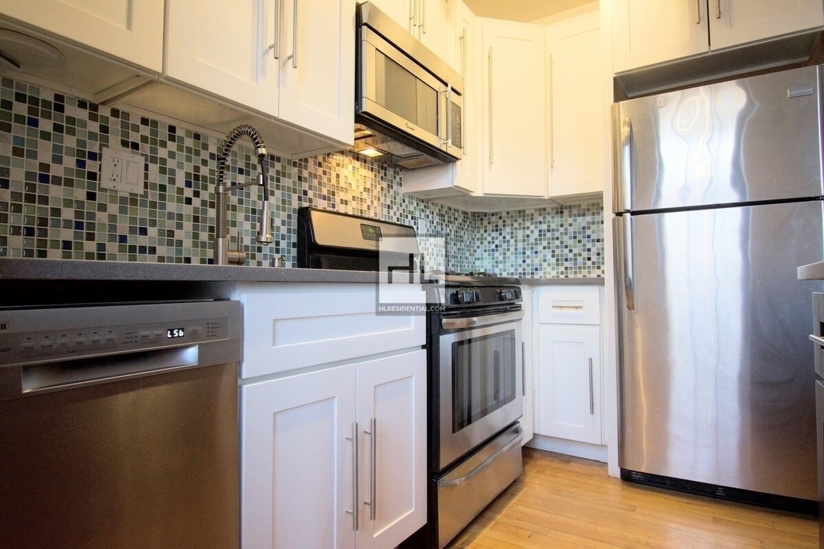 Building Photo - 558 Lafayette Ave