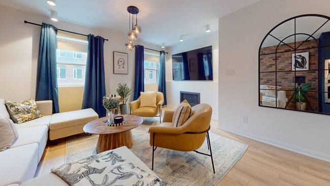 Building Photo - 1008 Queen St E