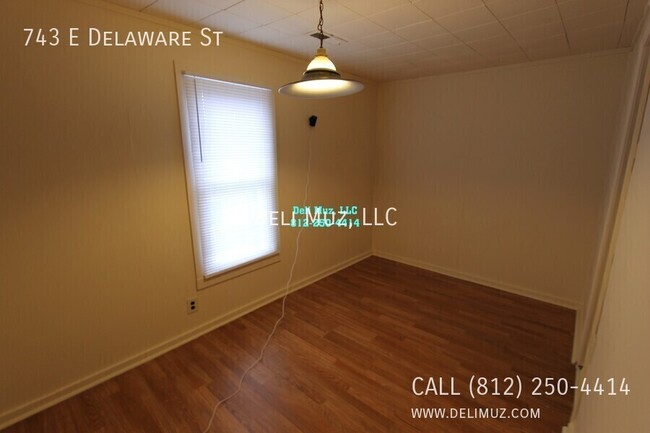 Foto del edificio - 743 E Delaware St