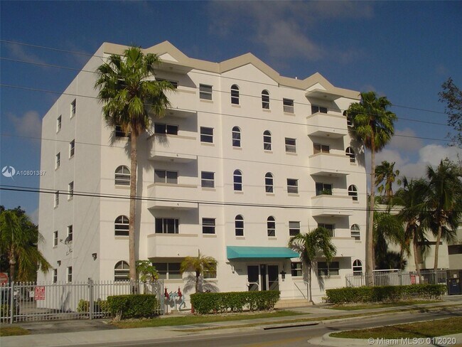 Building Photo - 3052 SW 27th Ave  402 Miami Fl 33133