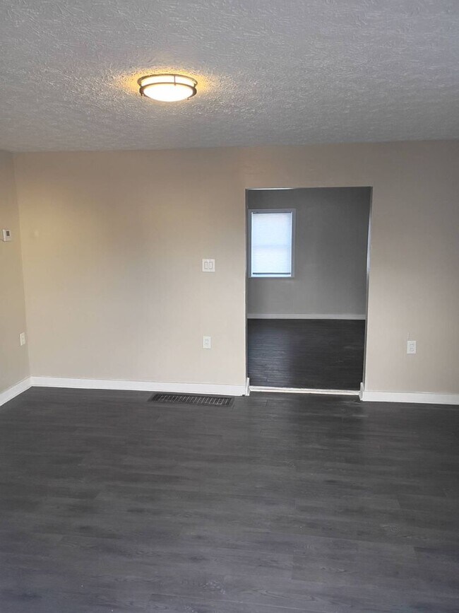Foto del edificio - 50% off on the First Month's rent for Charming 3 - Bedroom Property in Prime Location