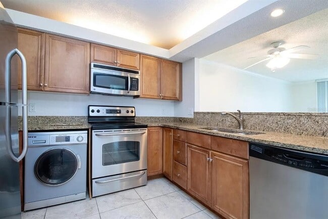 Building Photo - 2700 Coconut Bay Ln