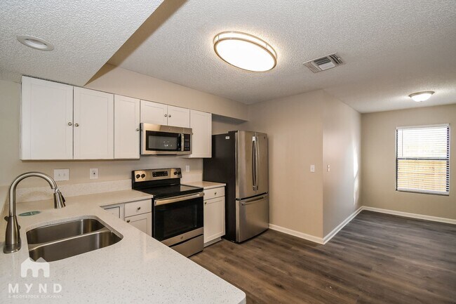 Foto del edificio - 6949 Huntington Woods Cir W