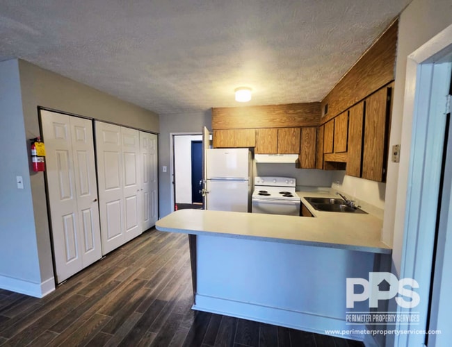 Building Photo - 1040 Sandtown Rd SW