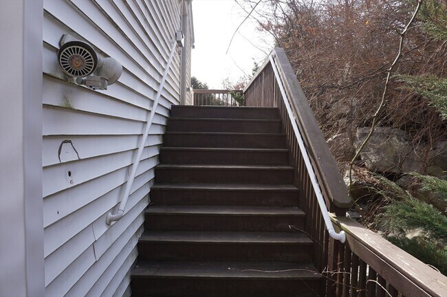 Building Photo - 8 Grenada Cir
