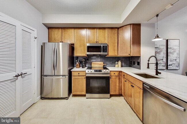 Building Photo - 400 Massachusetts Ave NW