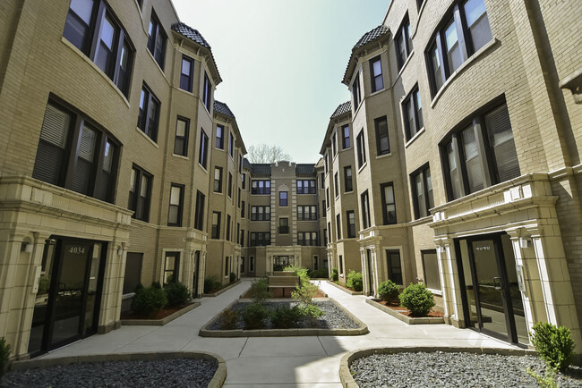 Building Photo - 4045 N Ashland