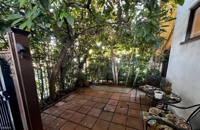 Foto del edificio - 2 br, 1.5 bath 4plex - 934 North Ogden Drive