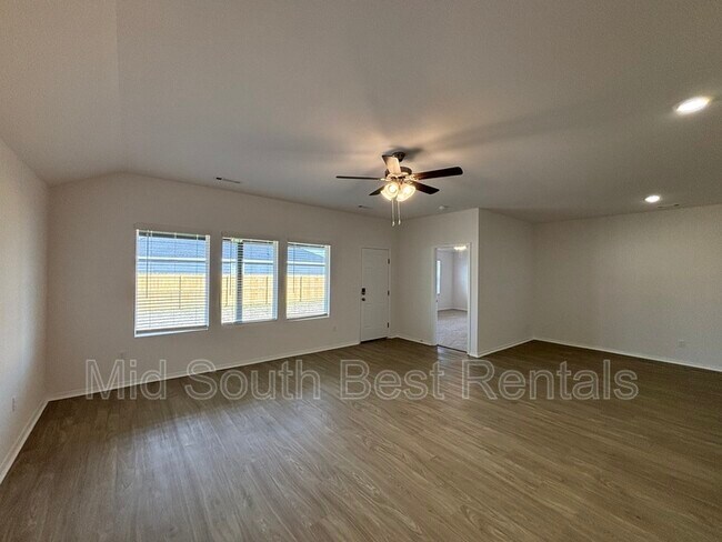 Foto del edificio - 6099 Meridian Dr