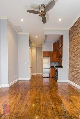 Building Photo - 323 W 14th St