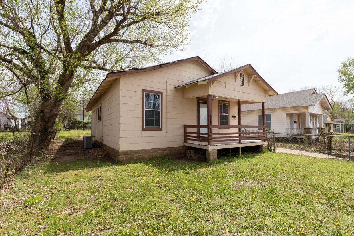 Primary Photo - SECTION 8 WELCOME - NEWLY RESTORED - 2 BED...