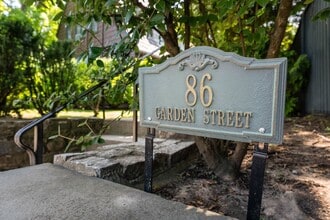 Building Photo - 86 Garden St