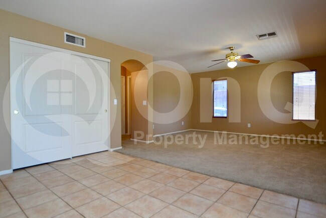 Foto del edificio - 2335 W Running Deer Trail