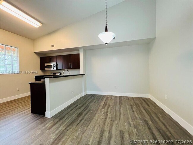 Building Photo - 6944 SW 39th St