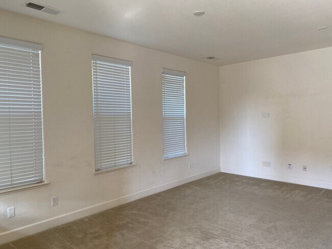 Building Photo - Beautiful home next to park in newer area ...