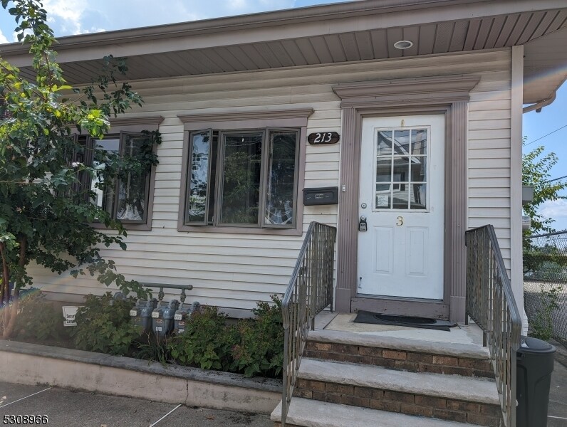 Primary Photo - 213 Lincoln Pl